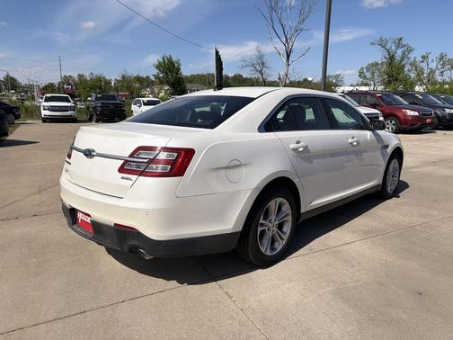 White Platinum Metallic Tri-Coat 2014 Ford Taurus SEL