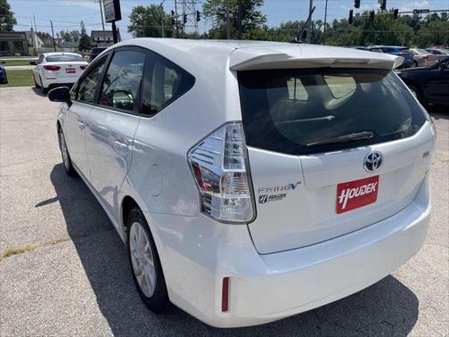 2013 Toyota Prius v Two