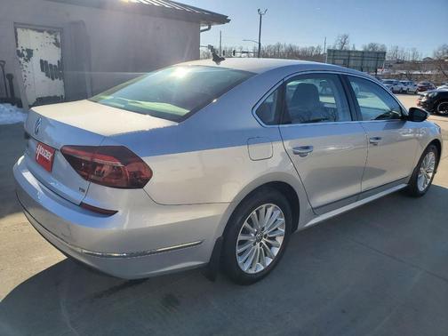 2017 Volkswagen Passat 1.8T SE