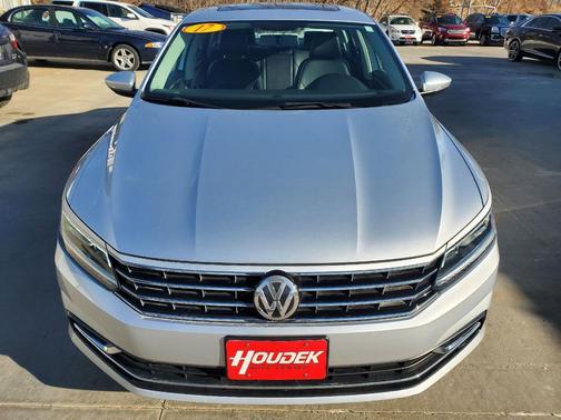 2017 Volkswagen Passat 1.8T SE