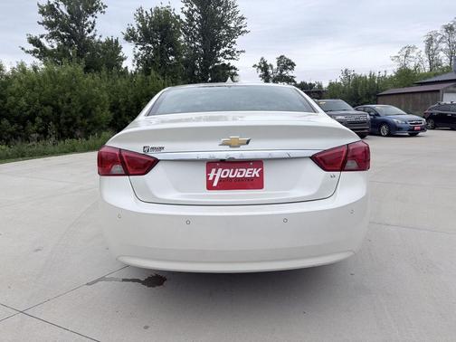 White Diamond Tricoat 2014 Chevrolet Impala 1LT