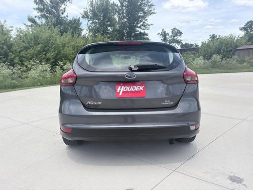 Magnetic 2015 Ford Focus SE