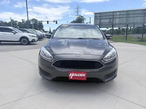 Magnetic 2015 Ford Focus SE