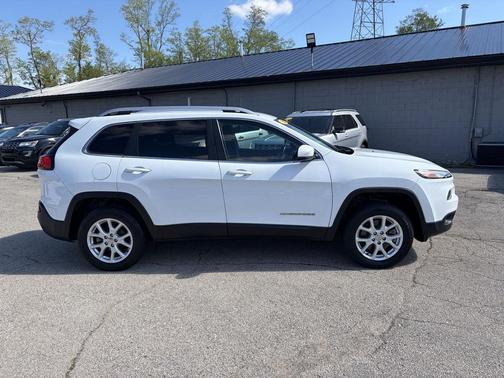 Bright White Clearcoat 2016 Jeep Cherokee Latitude