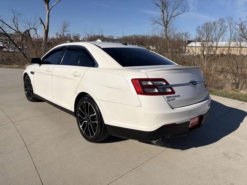 White Platinum Metallic Tri-Coat 2017 Ford Taurus Limited