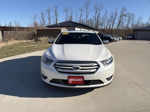 White Platinum Metallic Tri-Coat 2017 Ford Taurus Limited