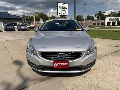 Bright Silver Metallic 2017 Volvo S60 Inscription T5
