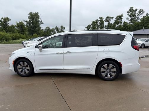 Bright White Clearcoat 2019 Chrysler Pacifica Hybrid Limited