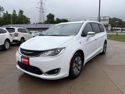 Bright White Clearcoat 2019 Chrysler Pacifica Hybrid Limited
