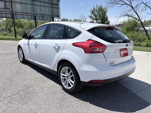 Oxford White 2018 Ford Focus SE