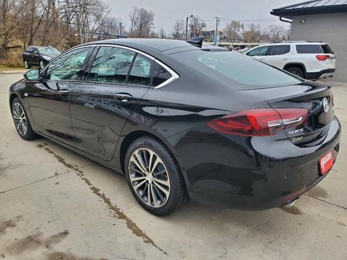 2018 Buick Regal Sportback Essence