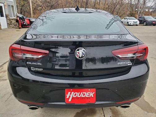 2018 Buick Regal Sportback Essence