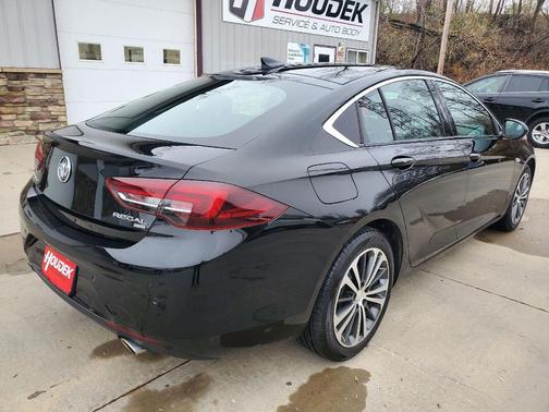 2018 Buick Regal Sportback Essence