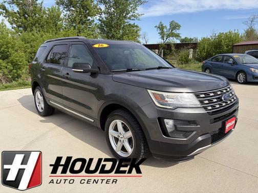 Magnetic Metallic 2016 Ford Explorer XLT