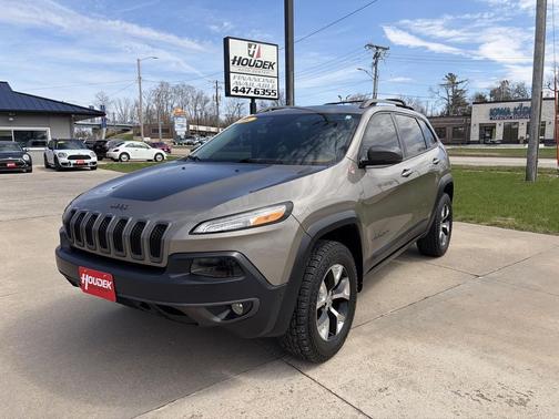 Light Brownstone Pearlcoat 2016 Jeep Cherokee Trailhawk