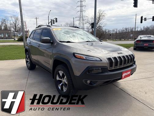 Light Brownstone Pearlcoat 2016 Jeep Cherokee Trailhawk