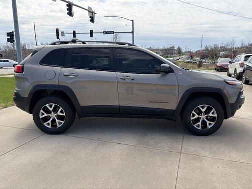 Light Brownstone Pearlcoat 2016 Jeep Cherokee Trailhawk