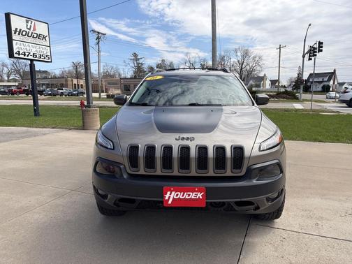 Light Brownstone Pearlcoat 2016 Jeep Cherokee Trailhawk