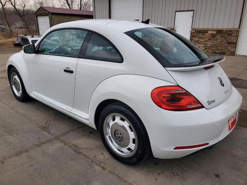 Pure White 2016 Volkswagen Beetle 1.8T