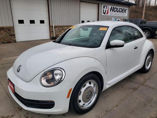 Pure White 2016 Volkswagen Beetle 1.8T