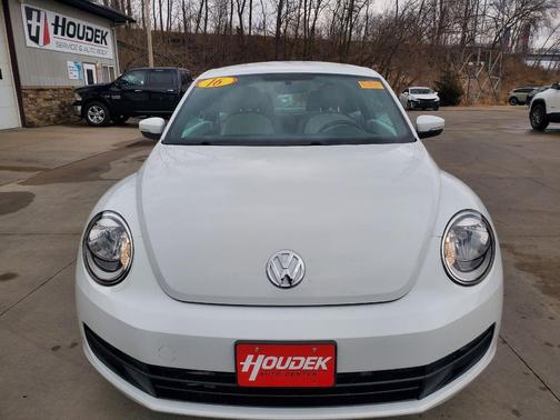 Pure White 2016 Volkswagen Beetle 1.8T