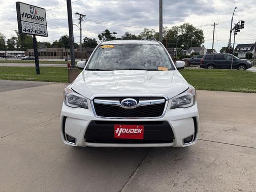Crystal White Pearl 2016 Subaru Forester 2.0XT Touring