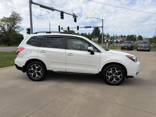 Crystal White Pearl 2016 Subaru Forester 2.0XT Touring