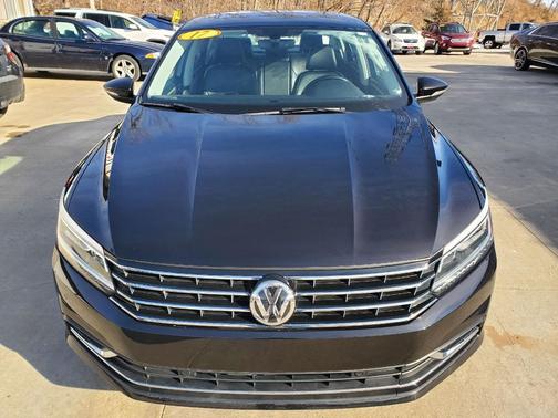 2017 Volkswagen Passat 1.8T SE w/Technology