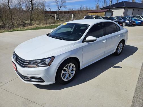 Pure White 2018 Volkswagen Passat 2.0T S