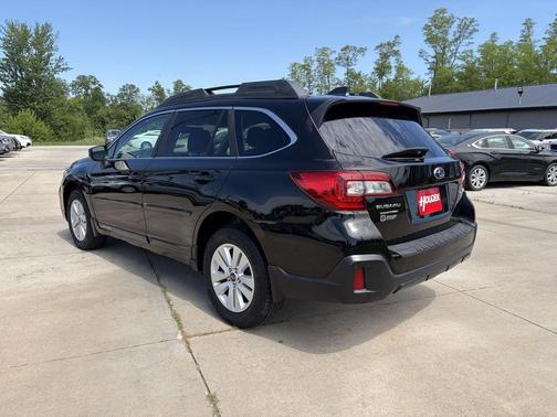 Crystal Black Silica 2018 Subaru Outback 2.5i Premium