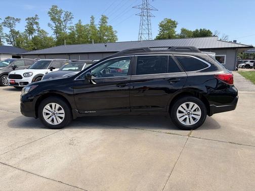 Crystal Black Silica 2018 Subaru Outback 2.5i Premium