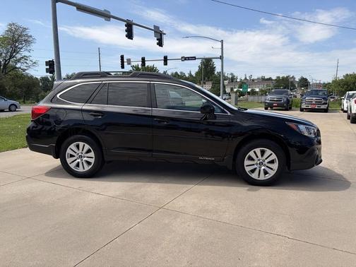 Crystal Black Silica 2018 Subaru Outback 2.5i Premium