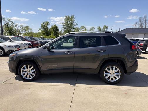 Granite Crystal Metallic Clearcoat 2017 Jeep Cherokee Limited