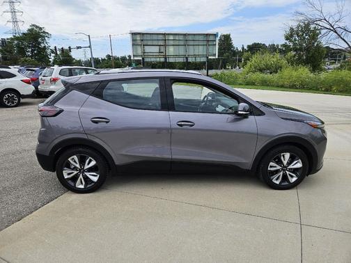 Gray Ghost Metallic 2022 Chevrolet Bolt EUV FWD LT