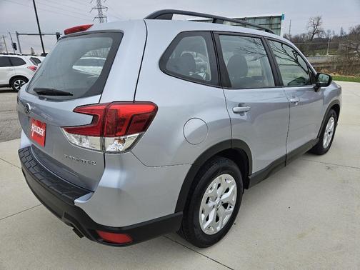 Ice Silver Metallic 2019 Subaru Forester Base