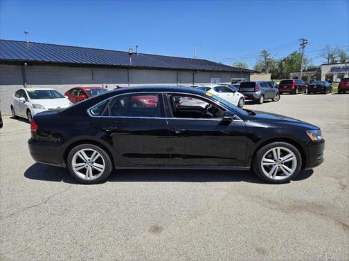 2014 Volkswagen Passat 1.8T Auto SE w/Sunroof & Nav