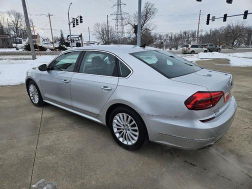2017 Volkswagen Passat 1.8T SE