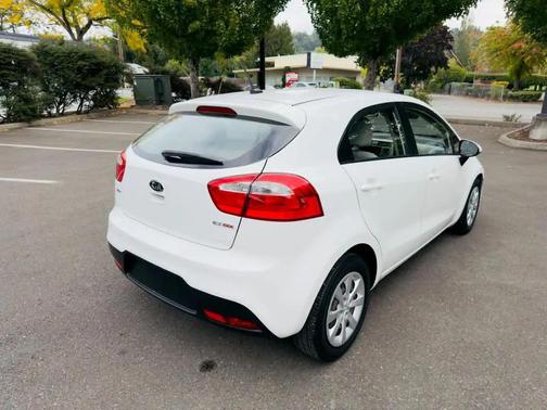 Clear White 2012 Kia Rio5 EX
