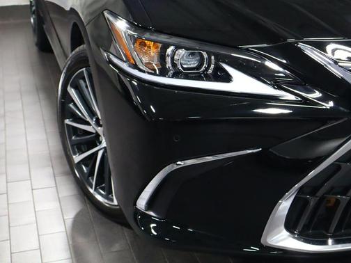 Obsidian 2023 Lexus ES 350 Luxury
