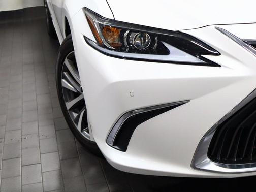 2021 Lexus ES 300h Base