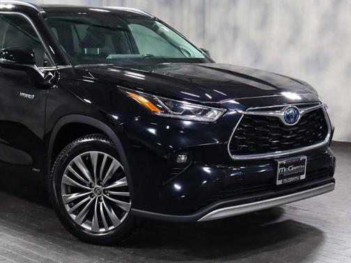 2021 Toyota Highlander Hybrid Platinum