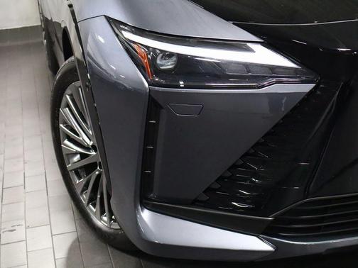 2023 Lexus RZ 450e Luxury