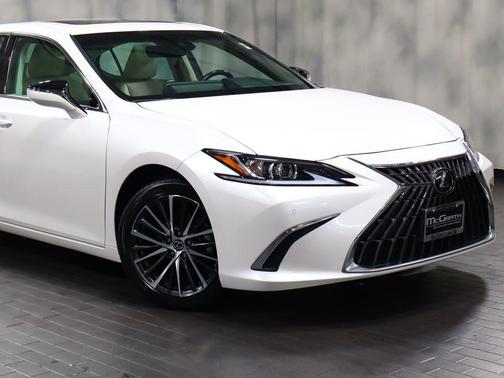 Eminent White Pearl 2024 Lexus ES 350 Base