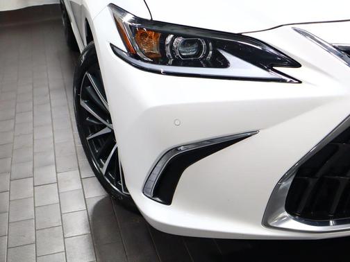 Eminent White Pearl 2024 Lexus ES 350 Base
