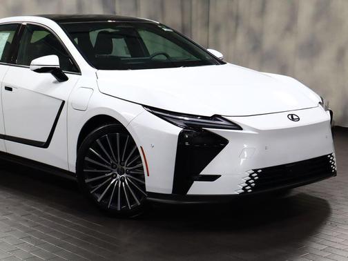 Ultra White 2026 Lexus ES 350e Luxury