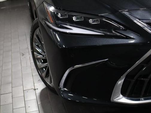 2025 Lexus ES 300h Ultra Luxury