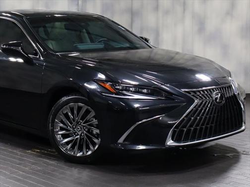 2025 Lexus ES 300h Ultra Luxury
