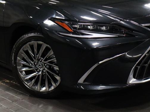 2025 Lexus ES 300h Ultra Luxury