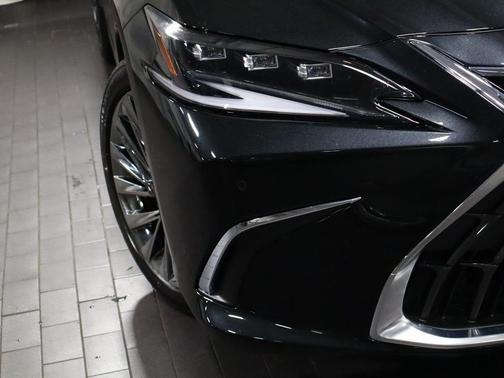 2025 Lexus ES 300h Ultra Luxury