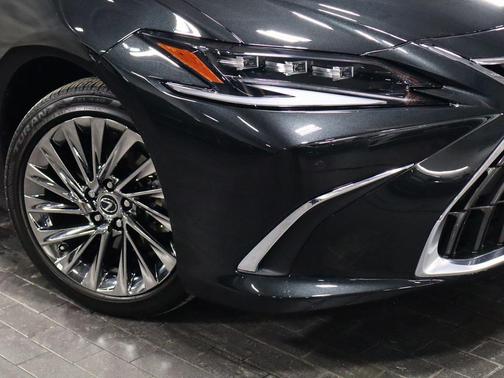 2025 Lexus ES 300h Ultra Luxury